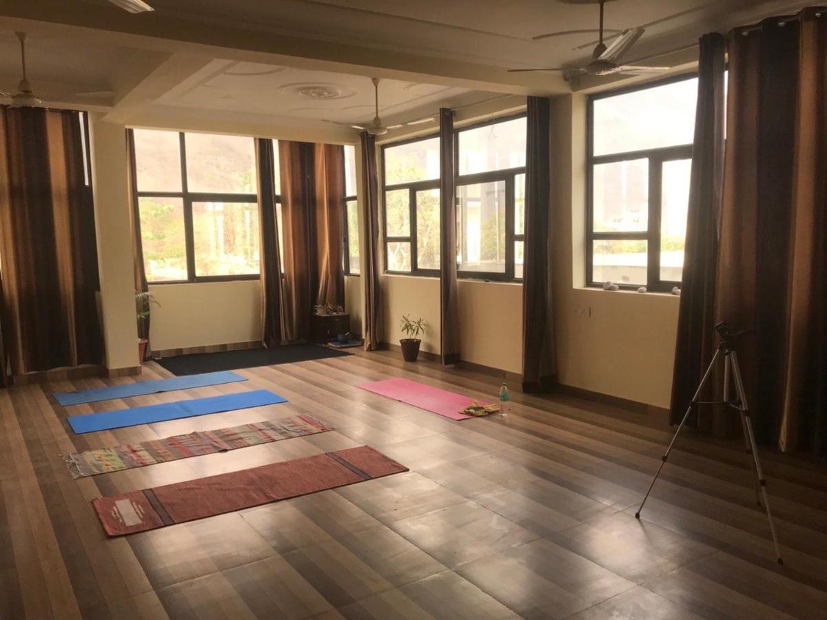 Hotel Vishla Palace By Uttarakhand Hotel Hospitality Narendra Nagar Eksteriør billede
